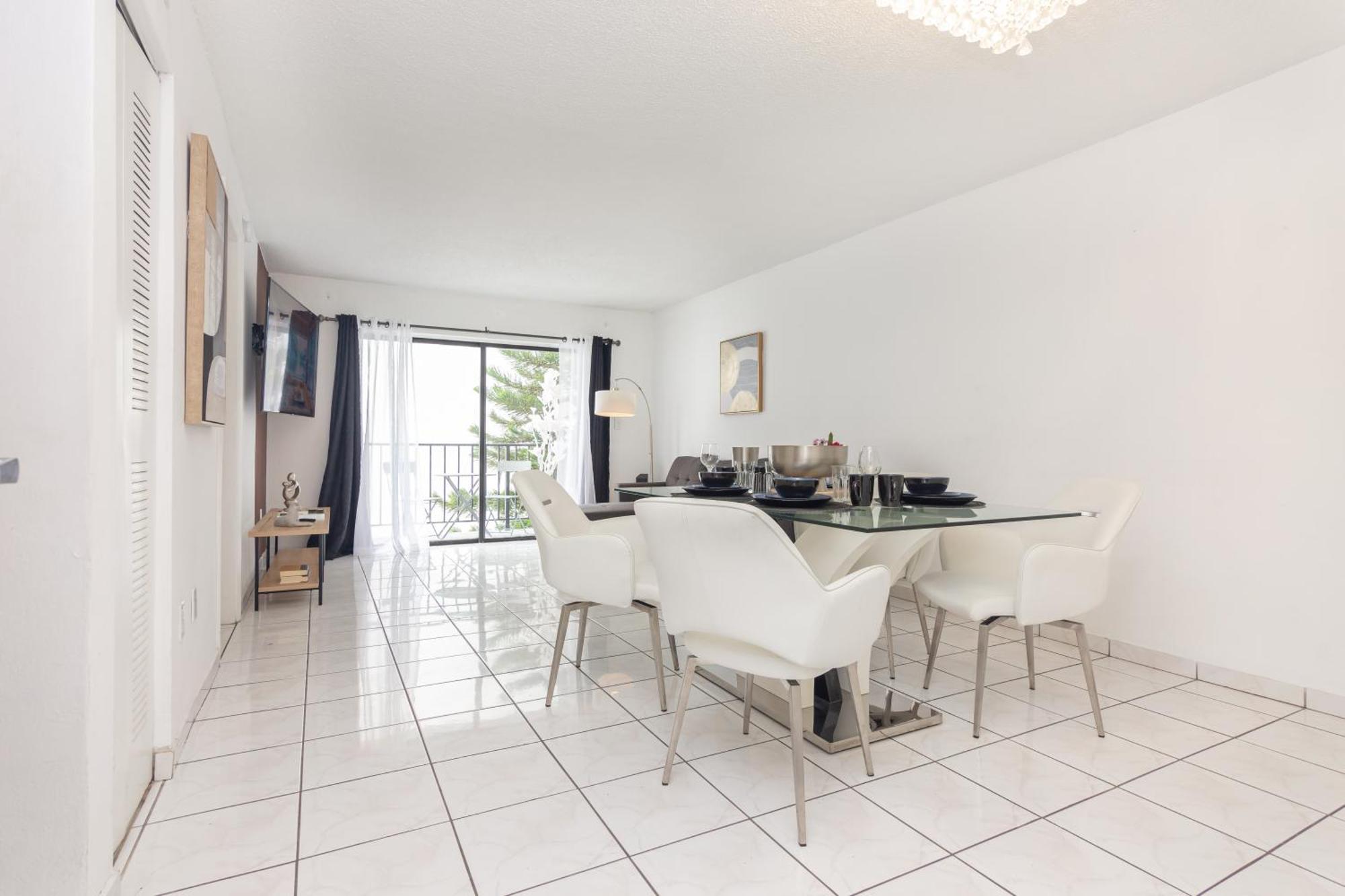 One Bedroom Apartment - With Parking & Balcony - Heart Of Wynwood Miami Luaran gambar