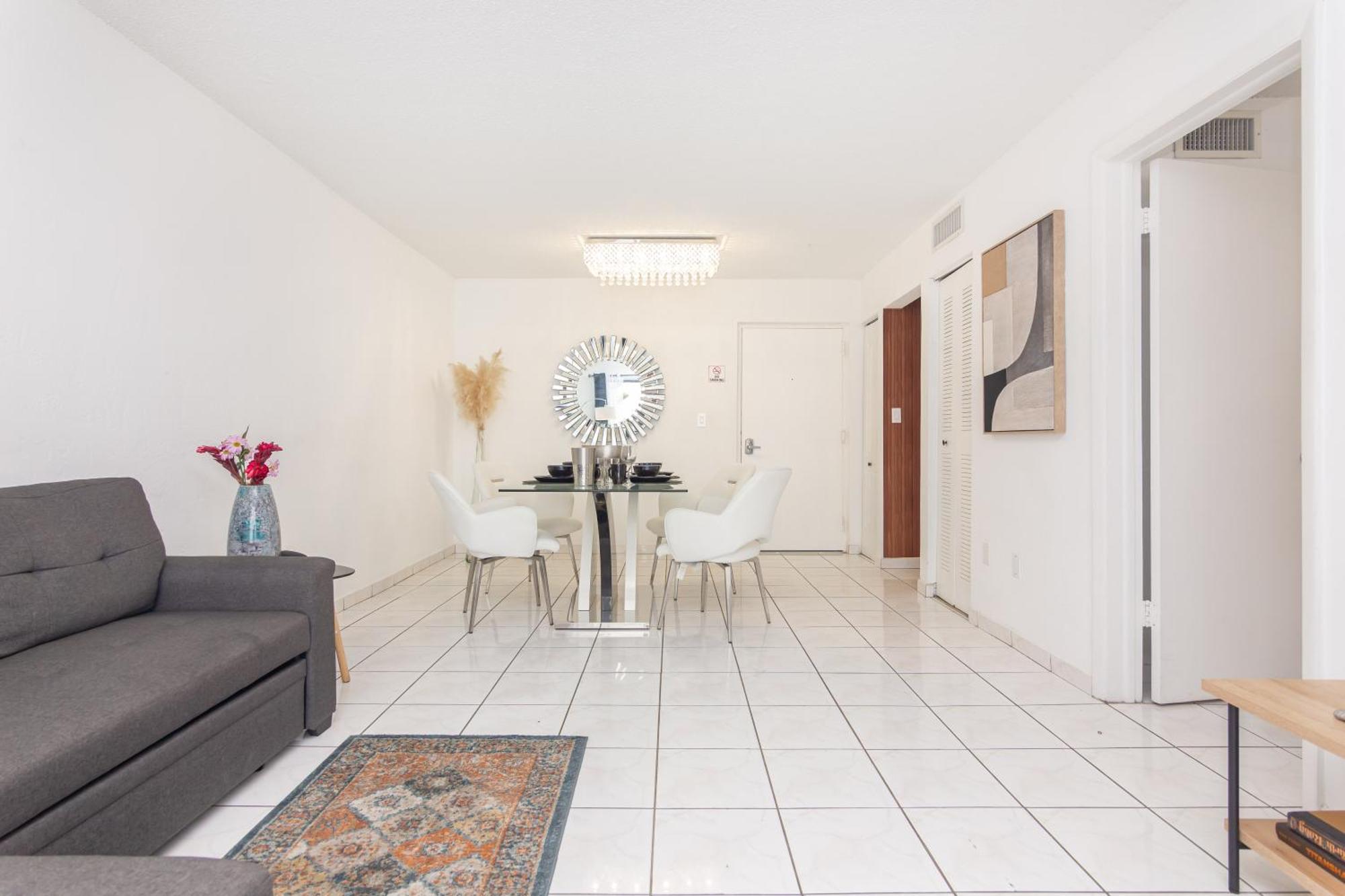 One Bedroom Apartment - With Parking & Balcony - Heart Of Wynwood Miami Luaran gambar