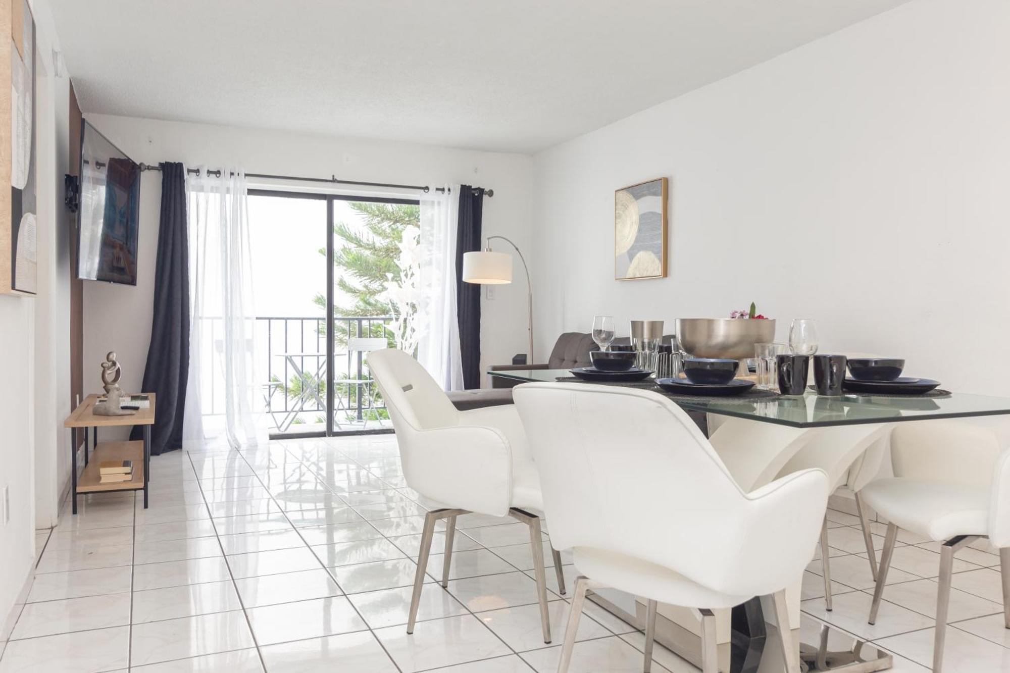 One Bedroom Apartment - With Parking & Balcony - Heart Of Wynwood Miami Luaran gambar