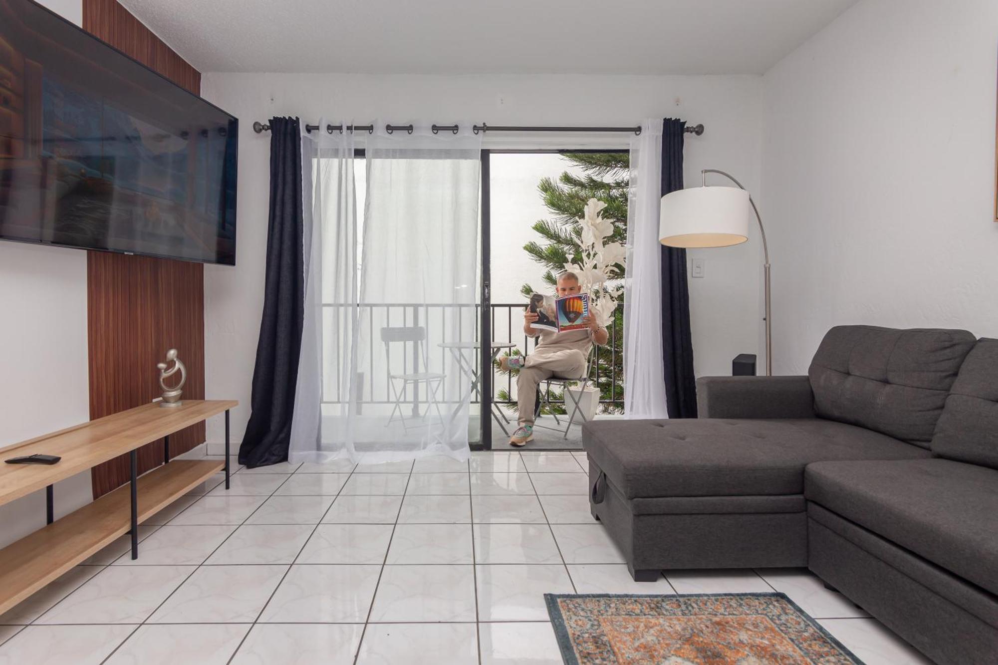 One Bedroom Apartment - With Parking & Balcony - Heart Of Wynwood Miami Luaran gambar