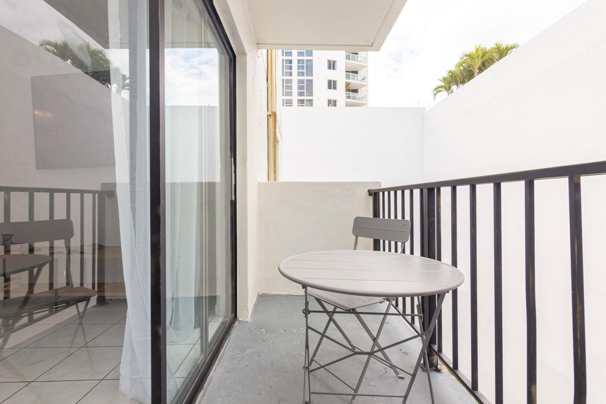 One Bedroom Apartment - With Parking & Balcony - Heart Of Wynwood Miami Luaran gambar