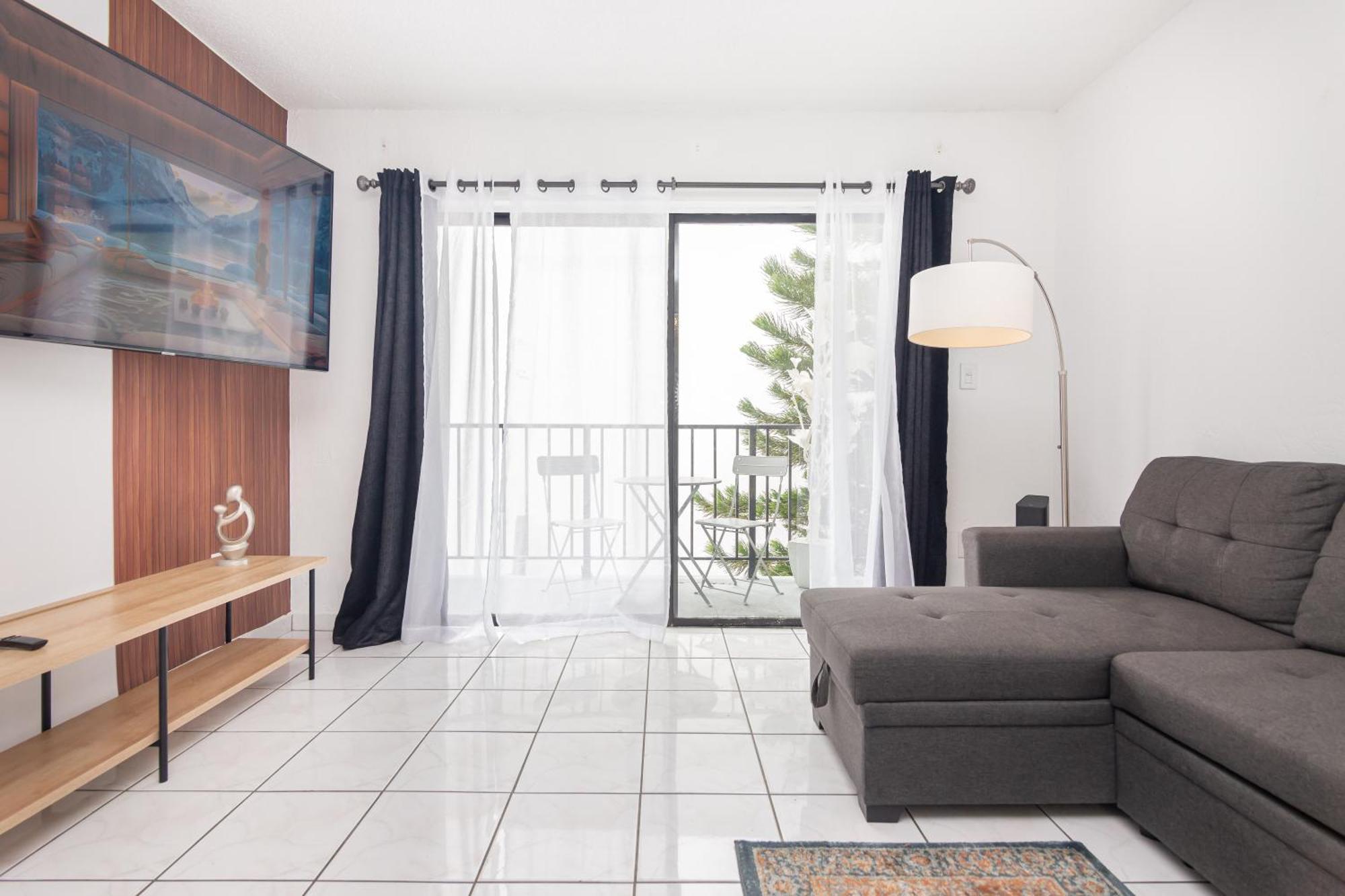 One Bedroom Apartment - With Parking & Balcony - Heart Of Wynwood Miami Luaran gambar